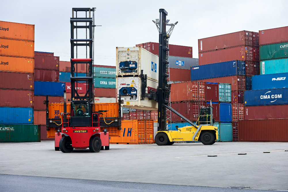 HCS TRIALS NEW HYSTER EMPTY CONTAINER HANDLER IN PORT OF HAMBURG_B_aangepast