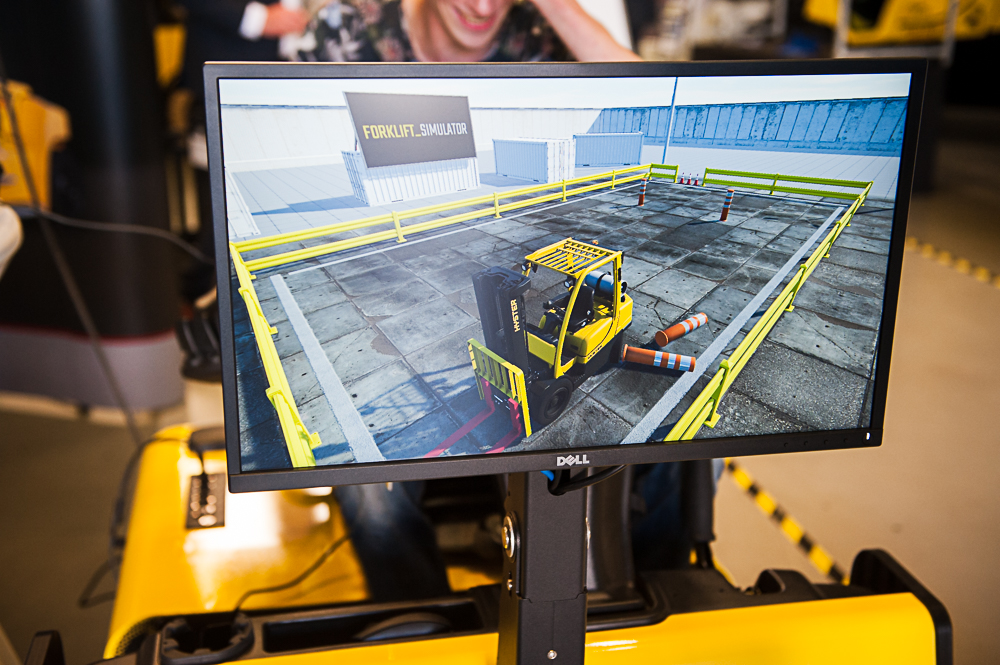 Training and forklift simulation_a